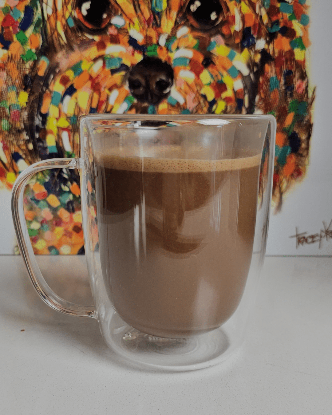 Bebida especiada de cacao caliente y anacardos