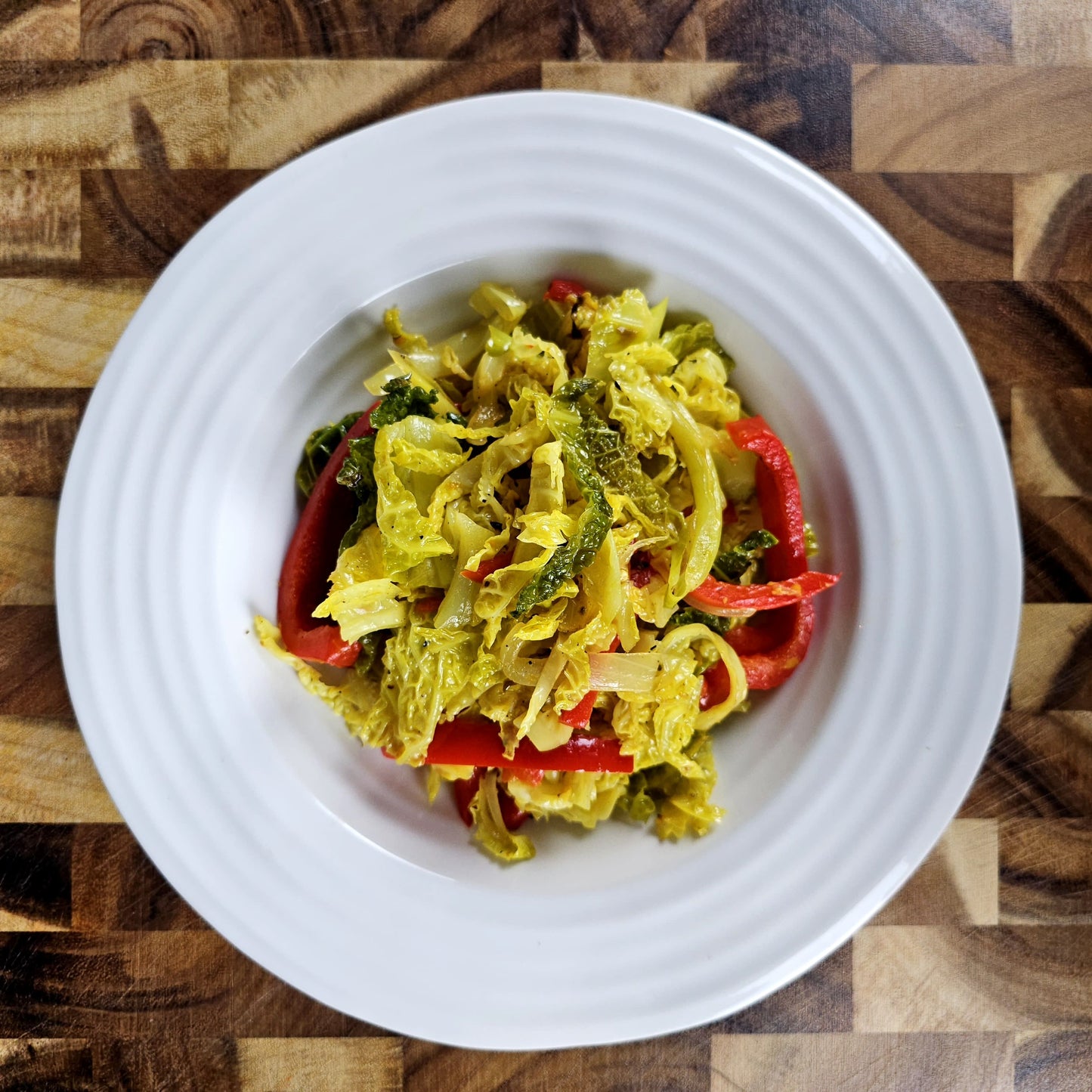 Cúrcuma salteada y repollo Klishi Savoy