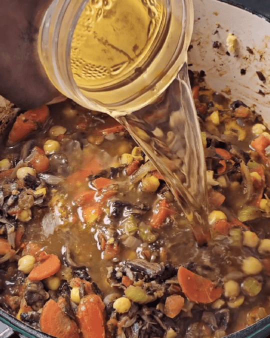 Sopa vegana de garbanzos y champiñones Klishi