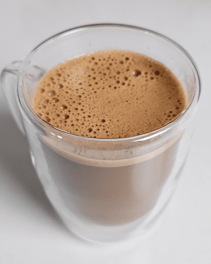 Bebida especiada de cacao caliente y anacardos