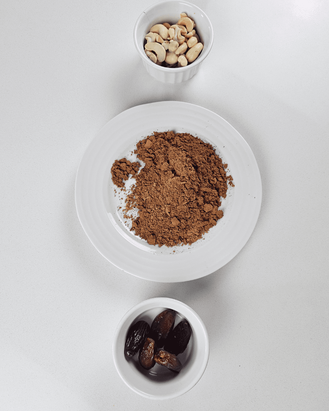 Bebida especiada de cacao caliente y anacardos