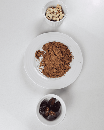 Bebida especiada de cacao caliente y anacardos